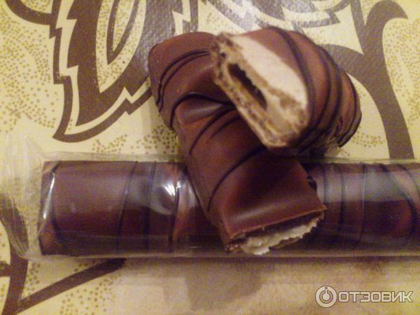 Вафли Kinder bueno покрытые молочным шоколадом с молочно-ореховой начинкой фото