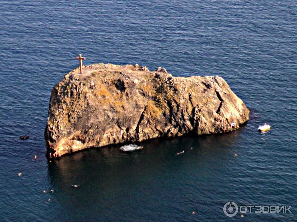 святой монастырский крест