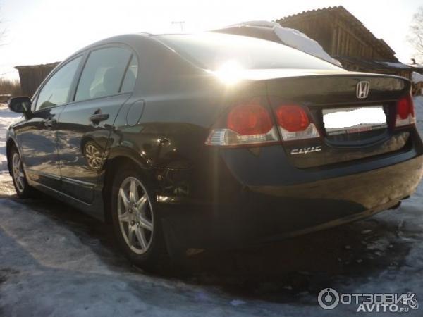 Автомобиль Honda Civic седан фото