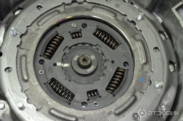 Установим корончатую шайбу согласно метки на корпусе блока