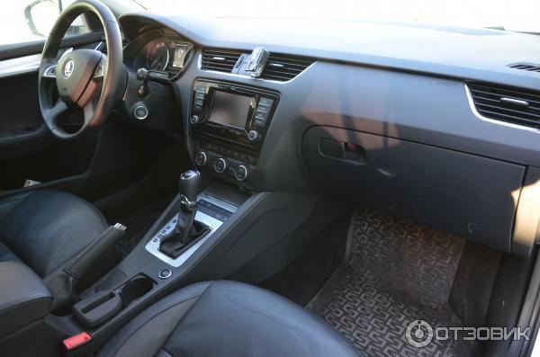 Skoda Octavia кузов A7 салон автомобиля