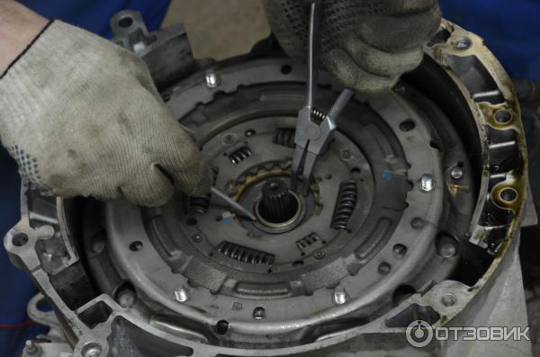 помогаем поддеть стопор простой шлицевой отвёрткой