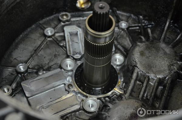 На лицо течь масла из сальника первичного вала