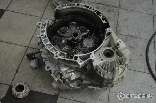 Вынимаем выжимной подшипник с корректирующим тубусом