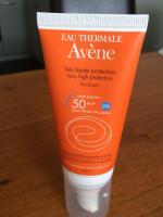 Солнцезащитный крем Avene SPF50+ фото