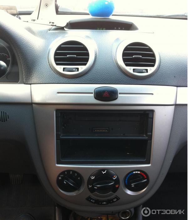 Автомобиль Chevrolet Lacetti хэтчбек фото