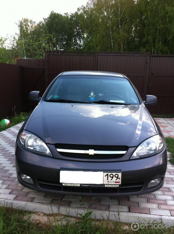 Автомобиль Chevrolet Lacetti хэтчбек фото