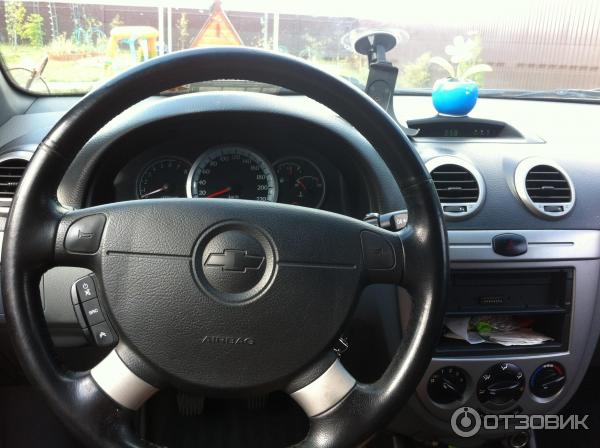 Автомобиль Chevrolet Lacetti хэтчбек фото