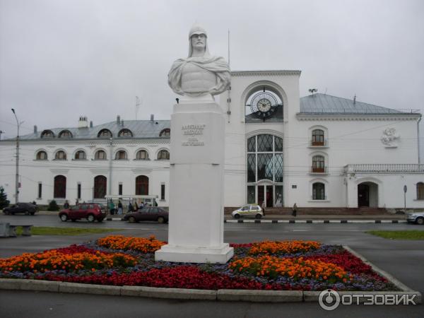 Железнодорожный вокзал города Новгорода (Россия, Великий Новгород) фото