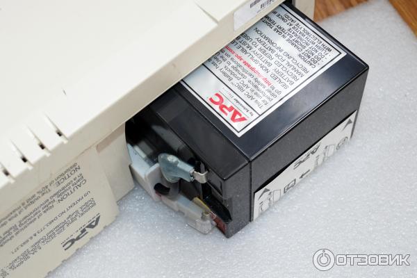 Источник бесперебойного питания APC Back-UPS CS 650 фото