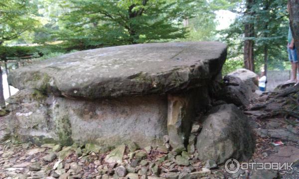 Дольмен Джубга вид сзади