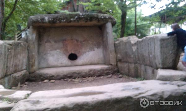Дольмен Джубга вид спереди