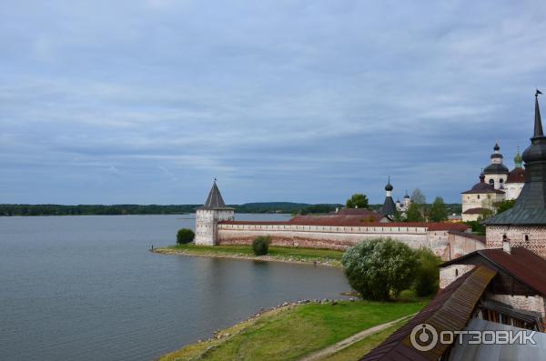 вид на озеро со второго этажа