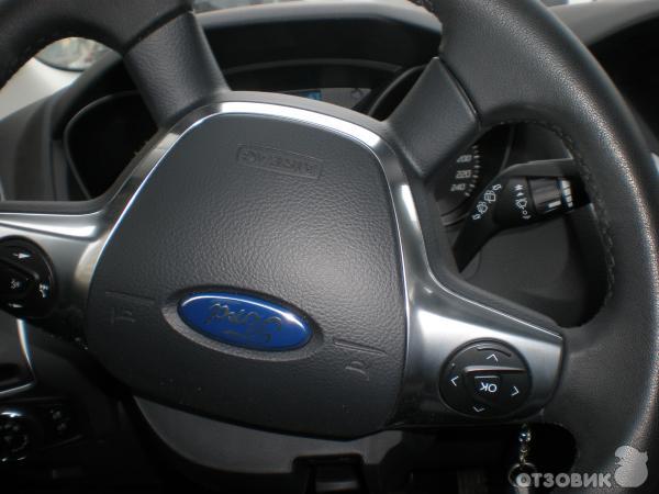 Автомобиль Ford Focus 3 - хэтчбек фото