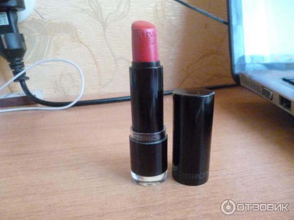 Губная помада Catrice Ultimate Color Lipstic фото