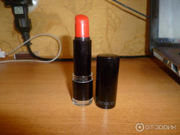 Губная помада Catrice Ultimate Color Lipstic фото