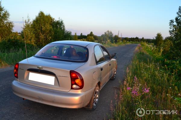 Автомобиль Chevrolet Lanos седан фото