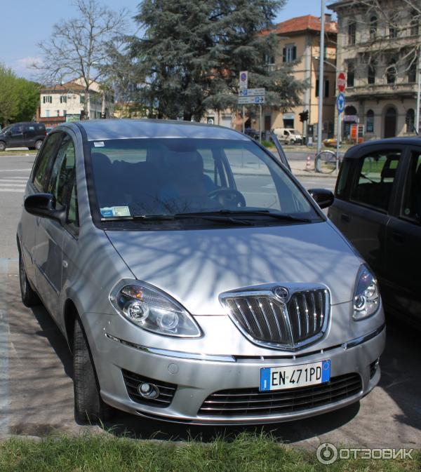 Автомобиль Lancia Musa (Лянча Муса)2012 отзыв фото