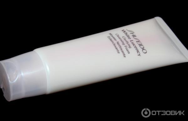 Очищающая пенка выравнивающая цвет лица Shiseido White Lucency фото