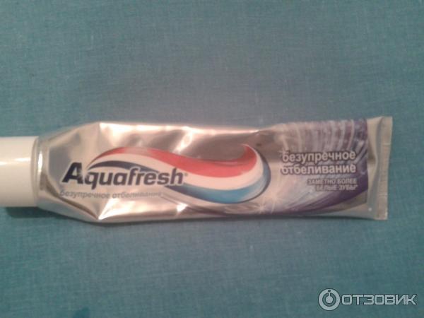 Aquafresh Безупречное отбеливание фото