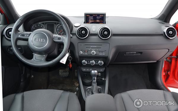 Audi A1 1.4T кокпит водителя и штурмана