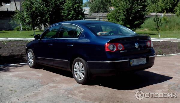 Volkswagen Passat В6 сзади