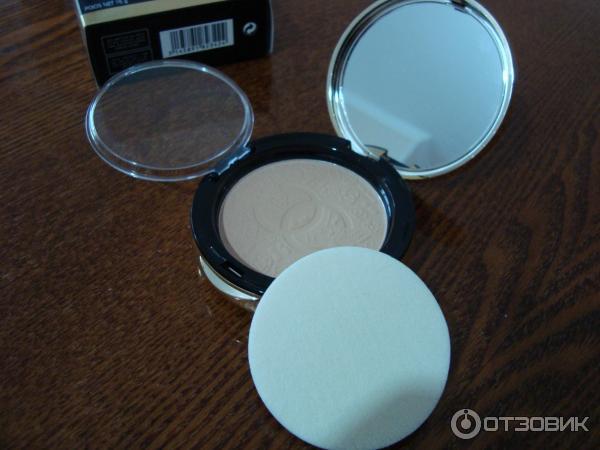 Компактная пудра Chanel Poudre Universelle Compacte фото