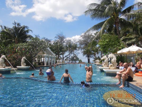 отель Phuket Graceland Resort - главный бассейн