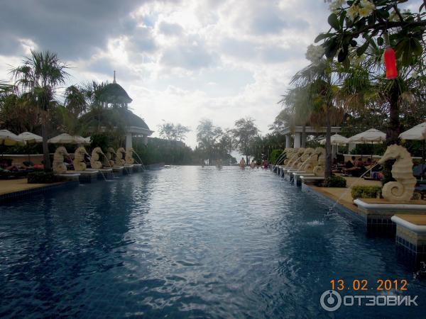 отель Phuket Graceland Resort - бассейн на третьем этаже