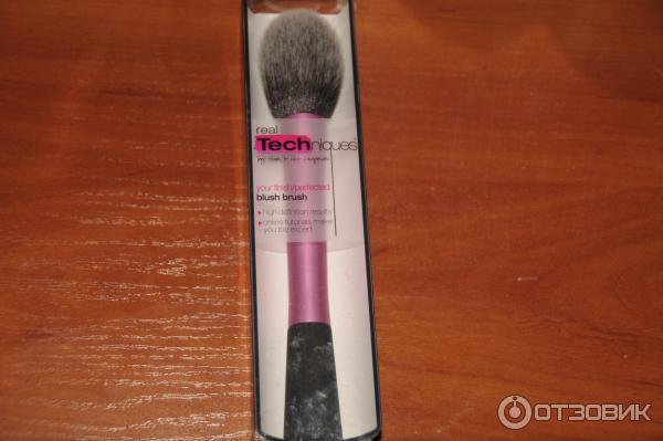 Кисть для румян Real Techniques Blush Brush фото