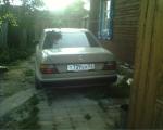 Автомобиль Mercedes-Benz W124 E220 седан фото