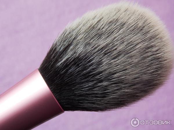 Кисть для румян Real Techniques Blush Brush фото