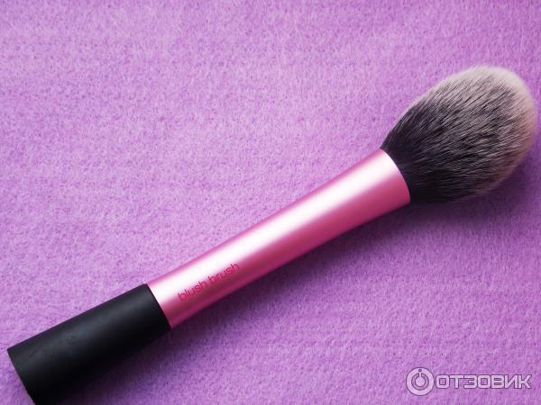 Кисть для румян Real Techniques Blush Brush фото