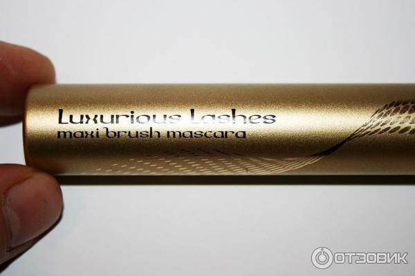 Тушь для ресниц Kiko Luxurious Lashes Maxi Brush Mascara фото