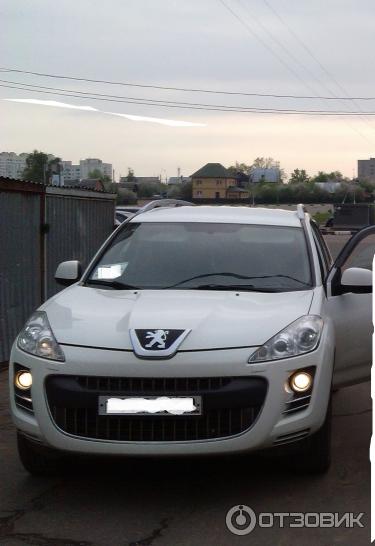 Автомобиль Peugeot 4007 кроссовер фото