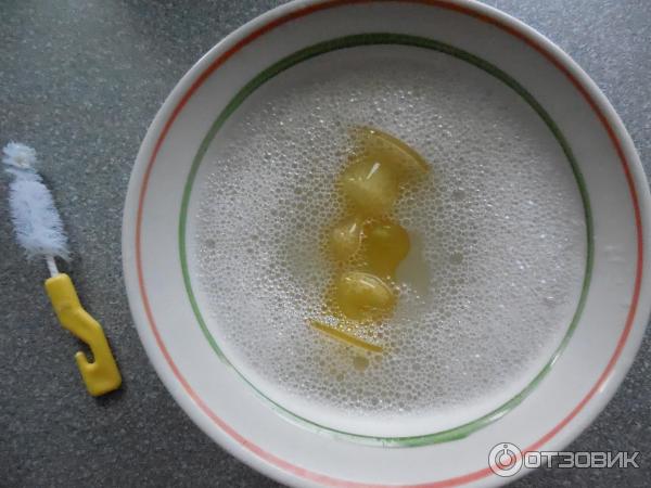 Детская бутылочка для молока. Стерилизация сосок и бутылочек. Сколько кипятят пустышки. Стерилизация детских бутылочек в кастрюле. Кипячение посуды.