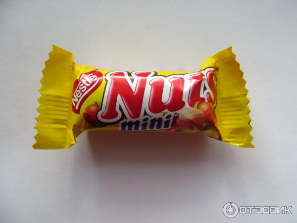 Клубничный натс. Конфеты nuts mini. Конфеты nuts mini. Шоколадный батончик натс. Мини весовой натс 148г(1*10).