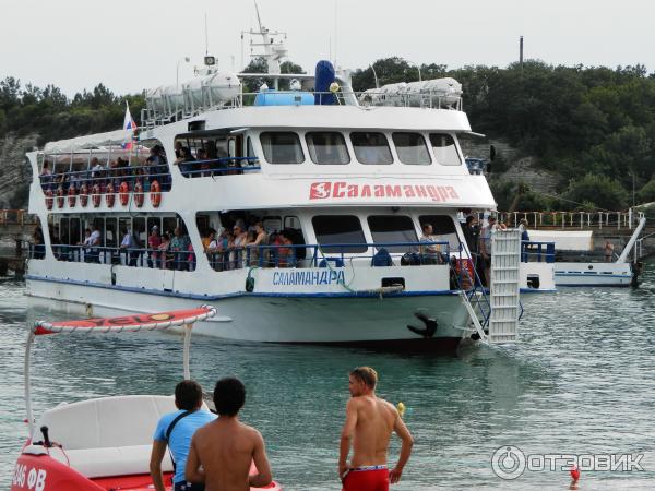 Морская прогулка на теплоходе. Саламандра в Геленджике морские прогулки.