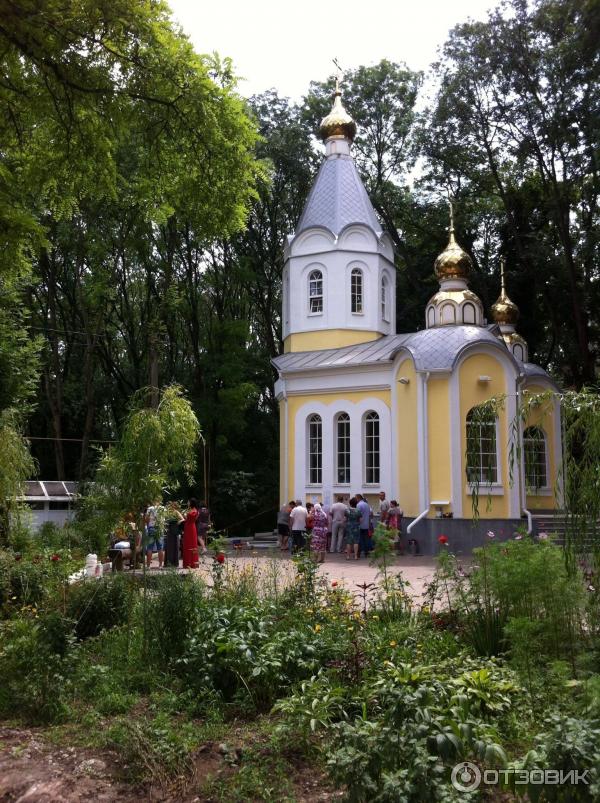 Слобода петровка фото. Храм Живоносный источник в Петровке. Храм в Петровке Ростовская область. Село Петровка храм матери Божией.