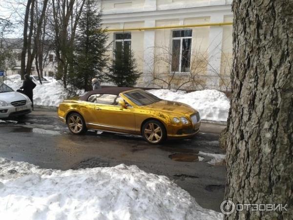 золотой Bentley