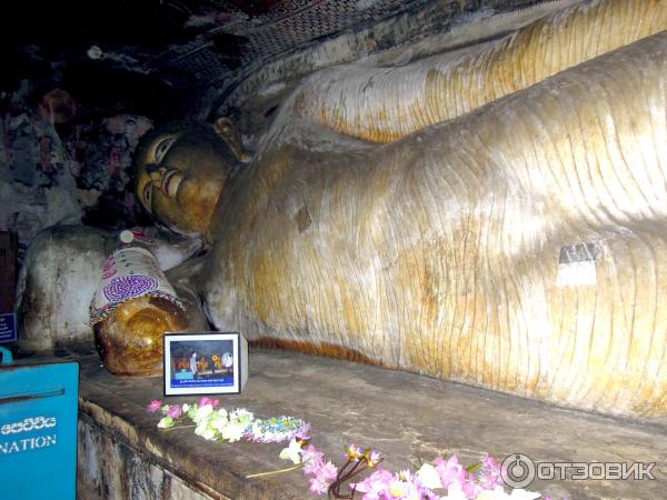 Дамбулла, пещерный буддийский храм в Шри-Ланка