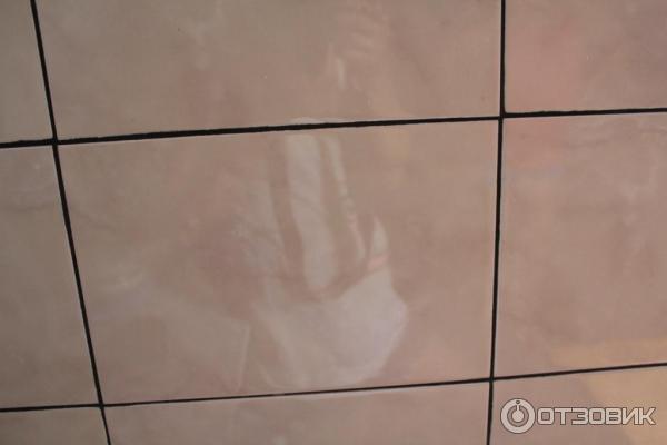 Белая плитка с бежевой затиркой. Какую затирку для бежевой плитки. Серая затирка на бежевой плитке. Какую затирку для бежевой плитки. Затирка для плитки к бежевой плитке.