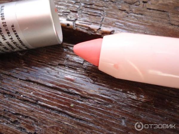 Губная помада карандаш в мини-формате Essence Mini Sheer Lipstick