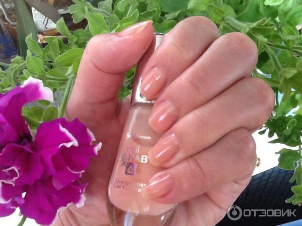 Средство для восстановления очень поврежденных ногтей Sally Hansen Nail Rehab Strengthener фото