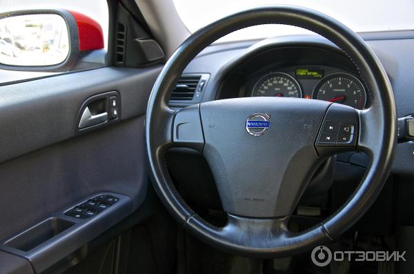 Volvo S40 1.6 100 л. с. 5 МКПП 0-96 км. ч за 11.9 секунд