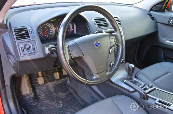 Volvo S40 1.6 100 л. с. 5 МКПП 0-96 км. ч за 11.9 секунд