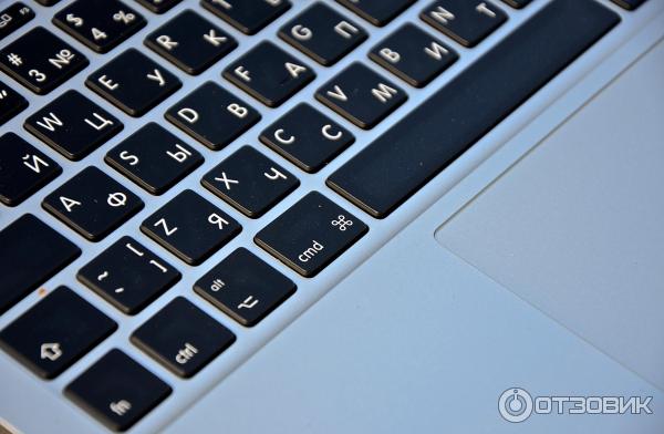 Ноутбук Apple MacBook Air 11 специфическое сочетание клавиш для переключения между языками.