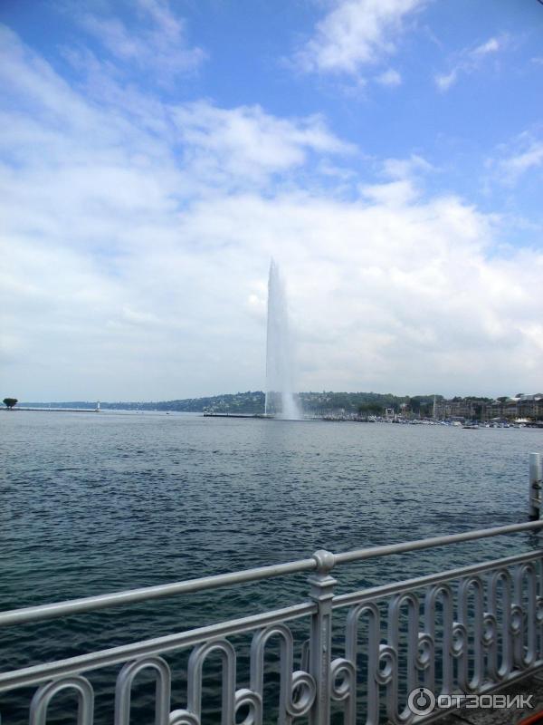 Фонтан Jet d'eau de Gen (Швейцария, Женева) фото