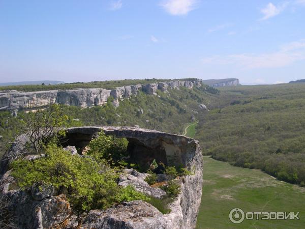 Средневековый пещерный город Эски-Кермен (Россия, Крым) фото