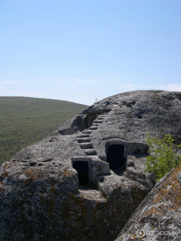 Средневековый пещерный город Эски-Кермен (Россия, Крым) фото